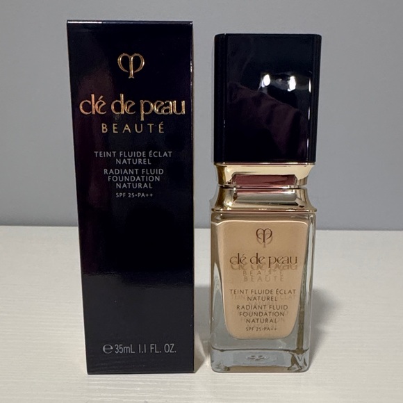 Clé de Peau Beauté Radiant Fluid Natural Foundation - Picture 5 of 6